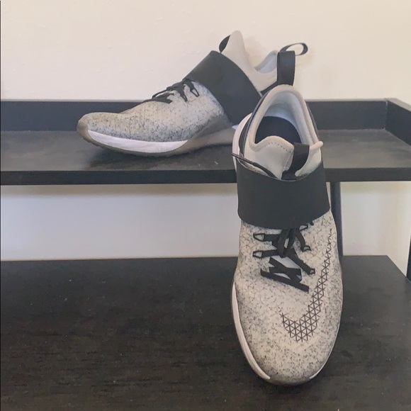 Nike training shoes - Picture 2 of 4